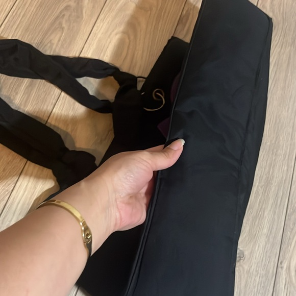 Vera Wang Tote Bag - Picture 4 of 8